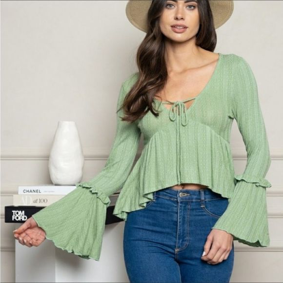 True Femininity displays in this Top!! - Picture 3 of 4